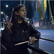 Del primer golpe al show, clases de batería que te preparan para brillar